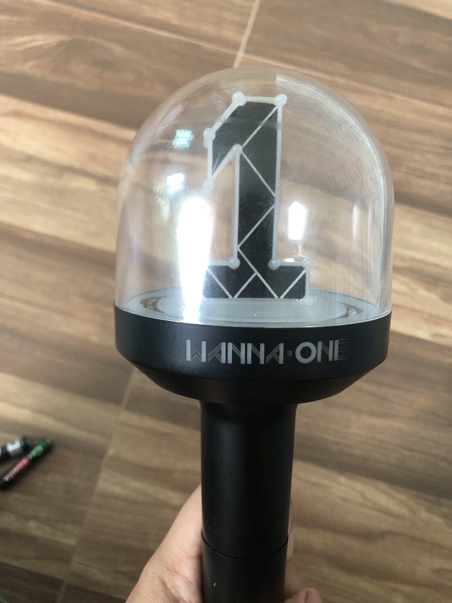 followong_'s tweet photo. ขายแท่งไฟ Official Light Stick
 
— เคยใช้ครั้งเดียว สภาพ95%
— ขาย 800 รวมส่งems
✨แถมปลอกแท่งไฟให้ด้วยค่า ✨

• สนใจติดต่อสอบถามในdmได้เลยค่า
#ตลาดนัดWANNAONE https://t.co/YTH1UkSQuz