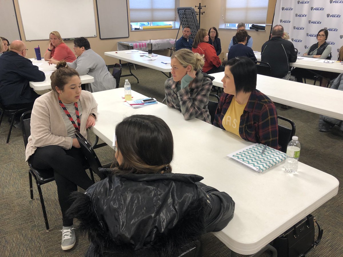 EckhardtBecky's tweet photo. South Sioux City Safety Team discussing a scenario. #collaboration @sscpolice @SSCcardinalNews @South_Sioux_FD https://t.co/yUNY8i1euI
