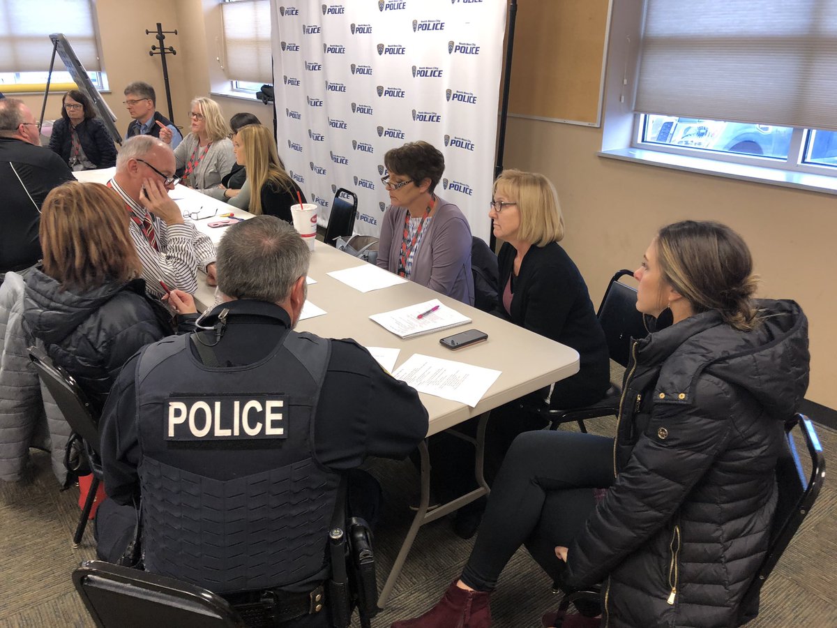 EckhardtBecky's tweet photo. South Sioux City Safety Team discussing a scenario. #collaboration @sscpolice @SSCcardinalNews @South_Sioux_FD https://t.co/yUNY8i1euI