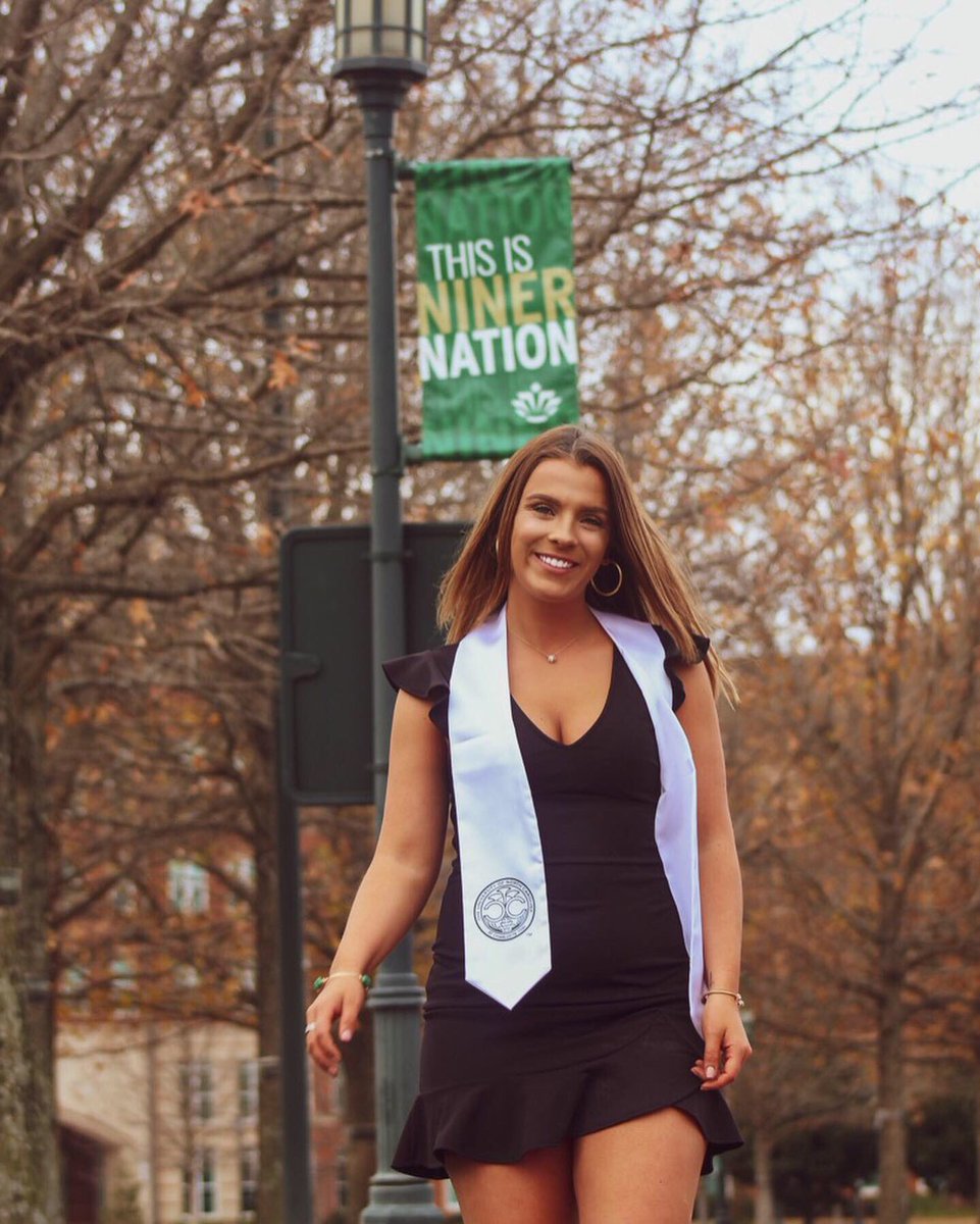 MadiisonRenee's tweet image. really out here abt to graduate college next weekend.. #firstgenerationcollegestudent