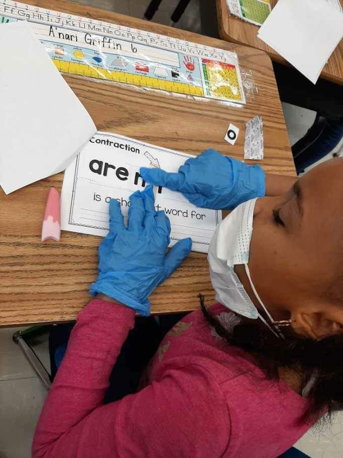 EasternElement4's tweet photo. Miss Kaledas and Ms. Stillings’ first grade class worked on contractions today. They turned the classroom into an operating room and preformed surgery on different words! Best surgeons in Beaufort County #contractionsurgery #1stgrade https://t.co/zpJA6Wdj6i