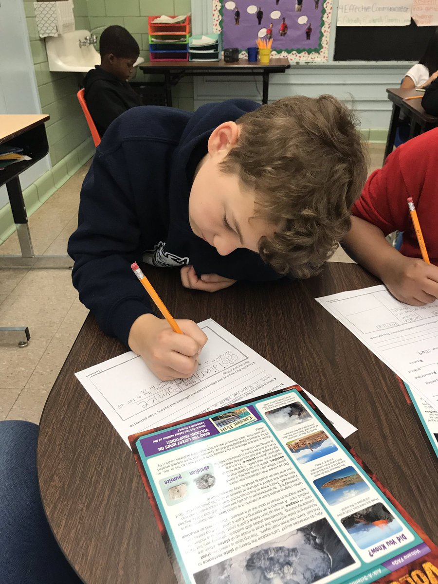 MrsAshleySaylor's tweet photo. I taught them about main idea (RI.4.2) and text features (RI.4.7), and they taught me what the vocab word โobsidianโ was because they build with it on @Minecraft! Talk about a balanced lesson! ๐ #iteachthem #theyteachme #welearntogether https://t.co/5hJmYGszf1