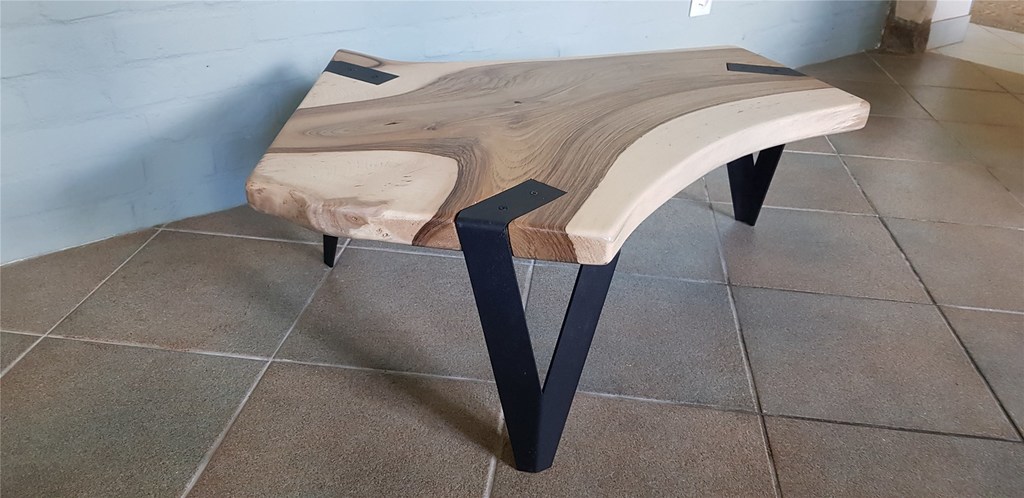 LAirDuBois's tweet photo. Table basse "Tranche de Noyer" par Grabouille https://t.co/sfexN6eMLR #lairdubois #design #bois #decoration #mobilier #table_basse https://t.co/9wCq6mFML2