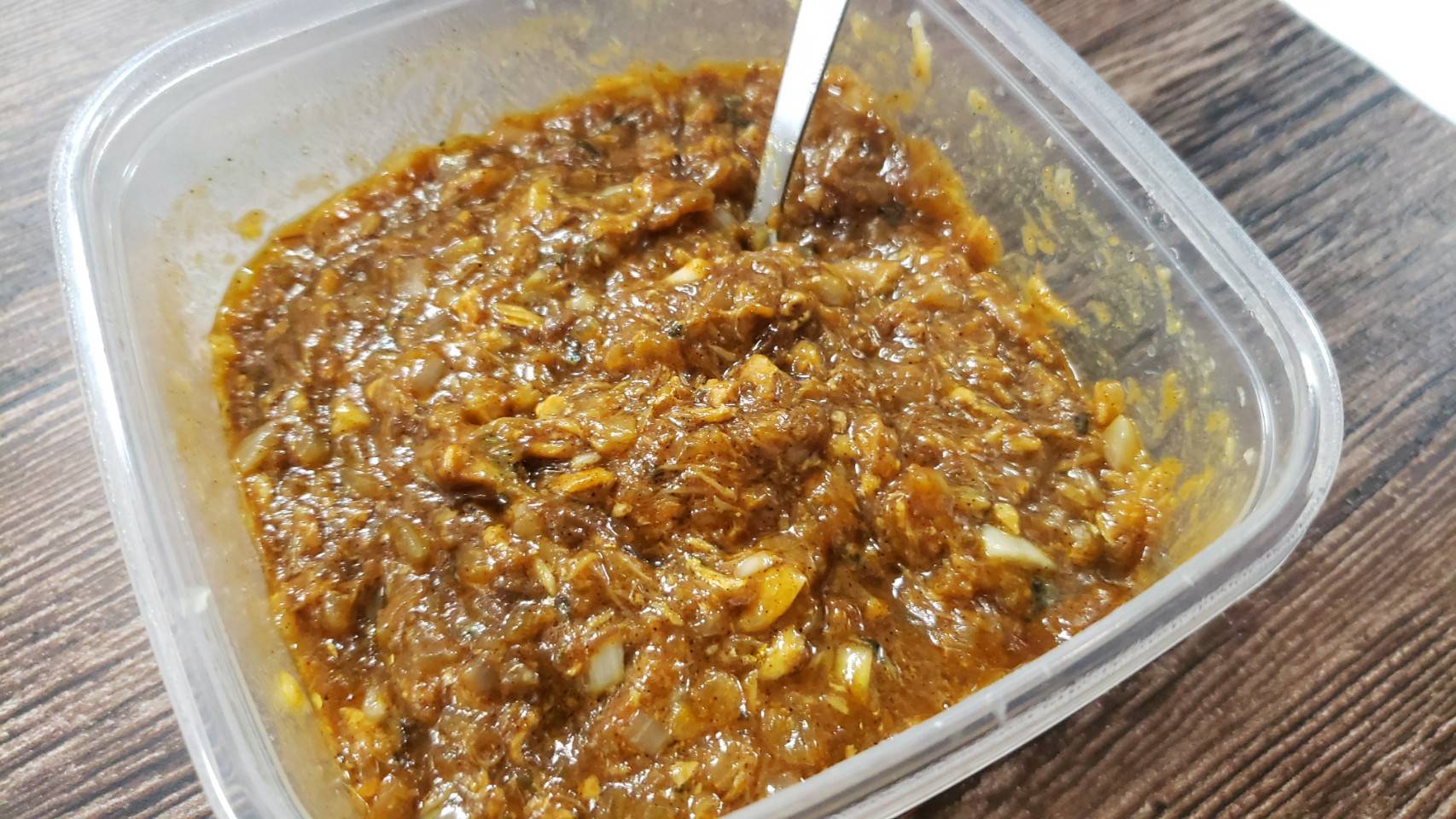 リュウジ 料理のおにいさんバズレシピ 水を使わず鯖缶と酒の水分だけでカレーを作ると信じられないほど旨い極上のシーフードキーマカレーになる 無水サバ缶キーマカレー 容器にサバ水煮缶汁ごと1缶 190g 玉葱1