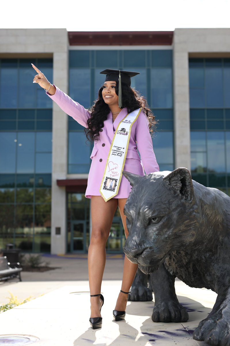 robinfenty_'s tweet photo. 9 days .. #CountdownToGrad 🥳 https://t.co/RPDLc5CSFV