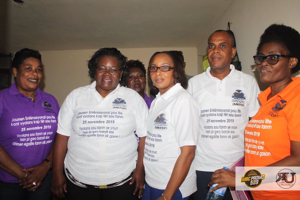 Mbcpromo509's tweet photo. EVELYNE SAINVIL, MINIS FANM LAN TE VIZITE MOFHADER (Mouvement des Femmes Haitiennes pour le Développement Rural) 

#mbcpromo509 #luttecontreviolence #autodefentsafeminista 

@missbroadcast1 @Mbcpromo509 @ONUFemmes @ONUFemmesMghrb @ONUFemmesHaiti 
@EvelyneSainvil @nouvelliste https://t.co/zMBtAHK9wW