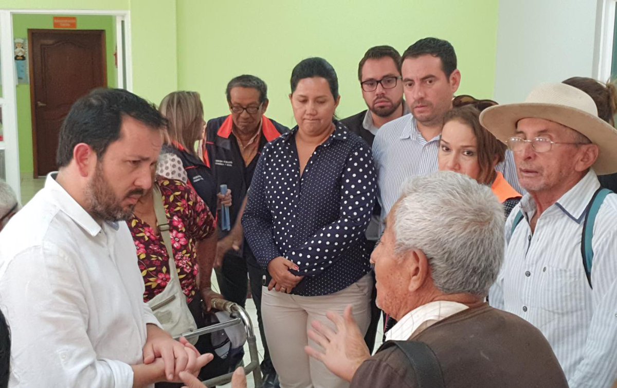 fabianpenat's tweet photo. Hoy, Ministro @IvanGrandaM ratificó el compromiso del Presidente @Lenin Moreno de atender a los grupos prioritarios. 

Durante su visita a la provincia de El Oro y recorrido por servicios de @InclusionEc constató la atención y protección brindada a niños, niñas y adultos mayores. https://t.co/uClTI3VzY4
