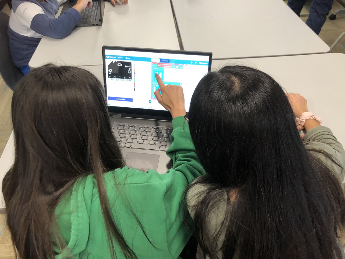 HarbourLandSch's tweet image. Today the senior students got to work with our friends from @SkScienceCentre to learn about coding with the #GoCode program! What a fantastic opportunity for students!