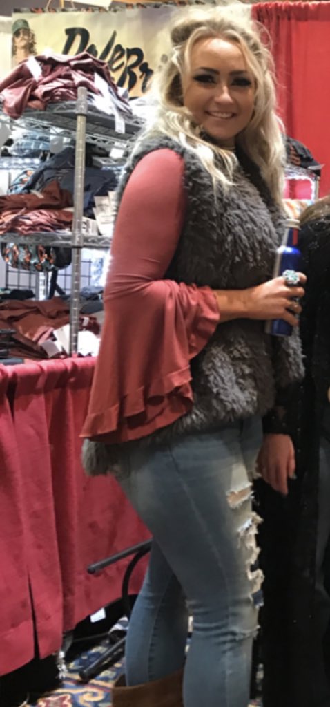TalbertJennifer's tweet photo. So crazy what can happen in year! Back to weighing in the 120’s 🥳#glowup https://t.co/R2pv4asEYM