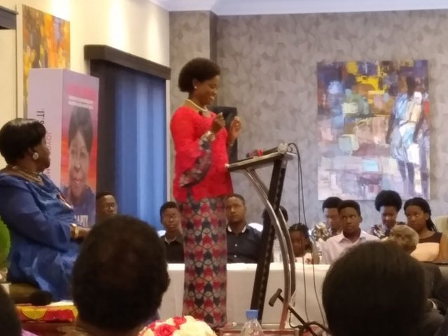 Jadwong's tweet photo. @AristocBooklex1 @MestilHotel @Kiizakimbugwe @JoyceRMpanga PICTORIAL: Nnabagereka launches Joyce Mpanga's book 'It’s A Pity She’s Not a Boy’ #ItsAPitySheIsNotABoy #Uganda #History 🇺🇬 #Culture #Society  #ShesNotABoy @Kiizakimbugwe #books 📚  https://t.co/6rE00dsYCL via @godfreyssali21 https://t.co/P7tHZrAV6g