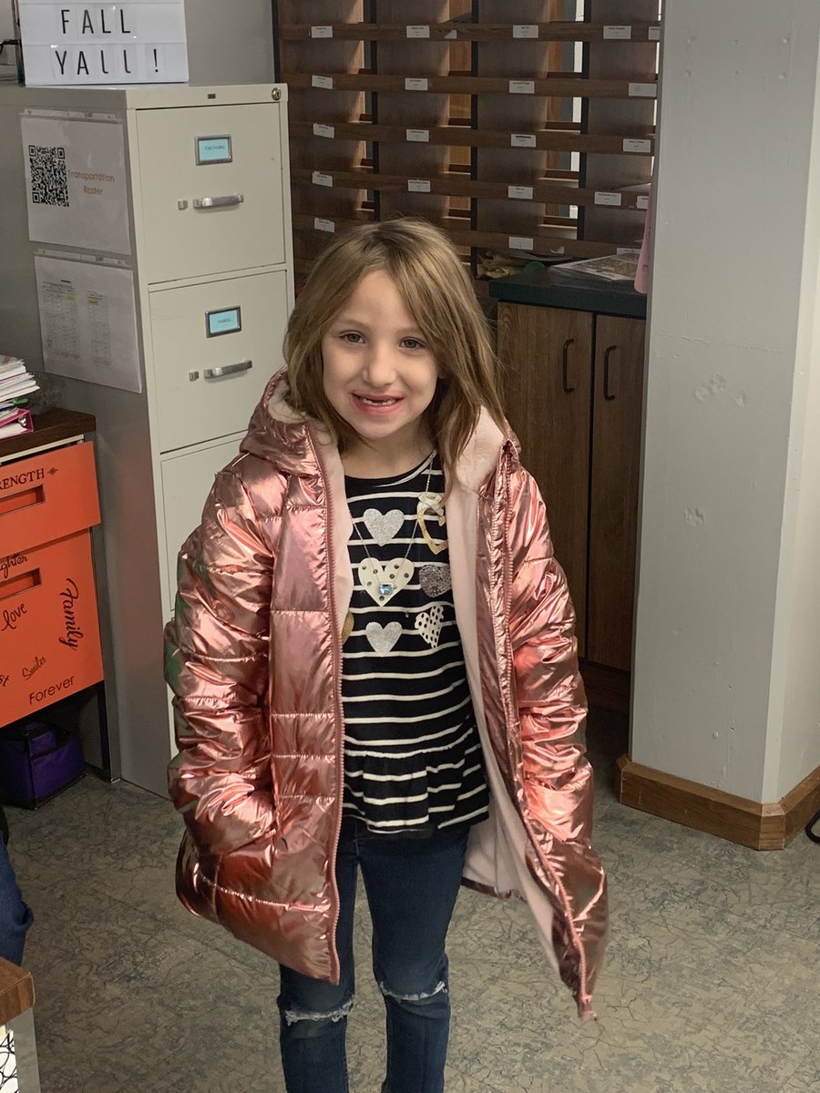 esigmon19's tweet photo. Thank you to our amazing church sponsor FUMC for bringing smiles and warmth to our sweet kiddos!  Thank you!  @Southwest_HPS is so appreciative!  @hickoryschools https://t.co/auY9gpyHtq