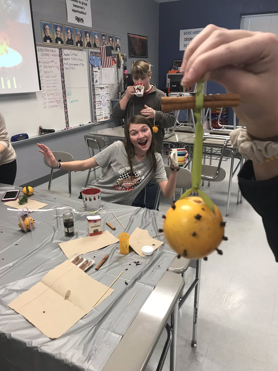 realDBrannon's tweet photo. 🇺🇸History Club🇺🇸 - Today students created Ole Fashion Air Fresheners using oranges, cinnamon and cloves! Mrs. Upchurch made the best festive drink. We had so much fun seeing how excited the kids were for today’s activities! #MakingSchoolFun #RFHistoryClub https://t.co/aAC8GXGJ0V