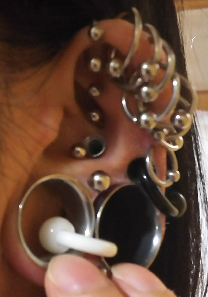 瀬戸さらはふっくらパンピザ No Twitter セルフで出来る身体改造が好き 右耳25mm 22mm 00g 2g インナーコンクはダーマルパンチ セプタム0gでたまにホールトゥで8gのcbr付けます 目指してるのは世に言う バランス では無く 自分のバランス ボディ 瀬戸さらはふっくらパンピザ No Twitter セルフで出来る身体改造が好き 右耳25mm 22mm 00g 2g インナーコンクはダーマルパンチ セプタム0gでたまにホールトゥで8gのcbr付けます 目指してるのは世に言う バランス では無く 自分のバランス ボディ
