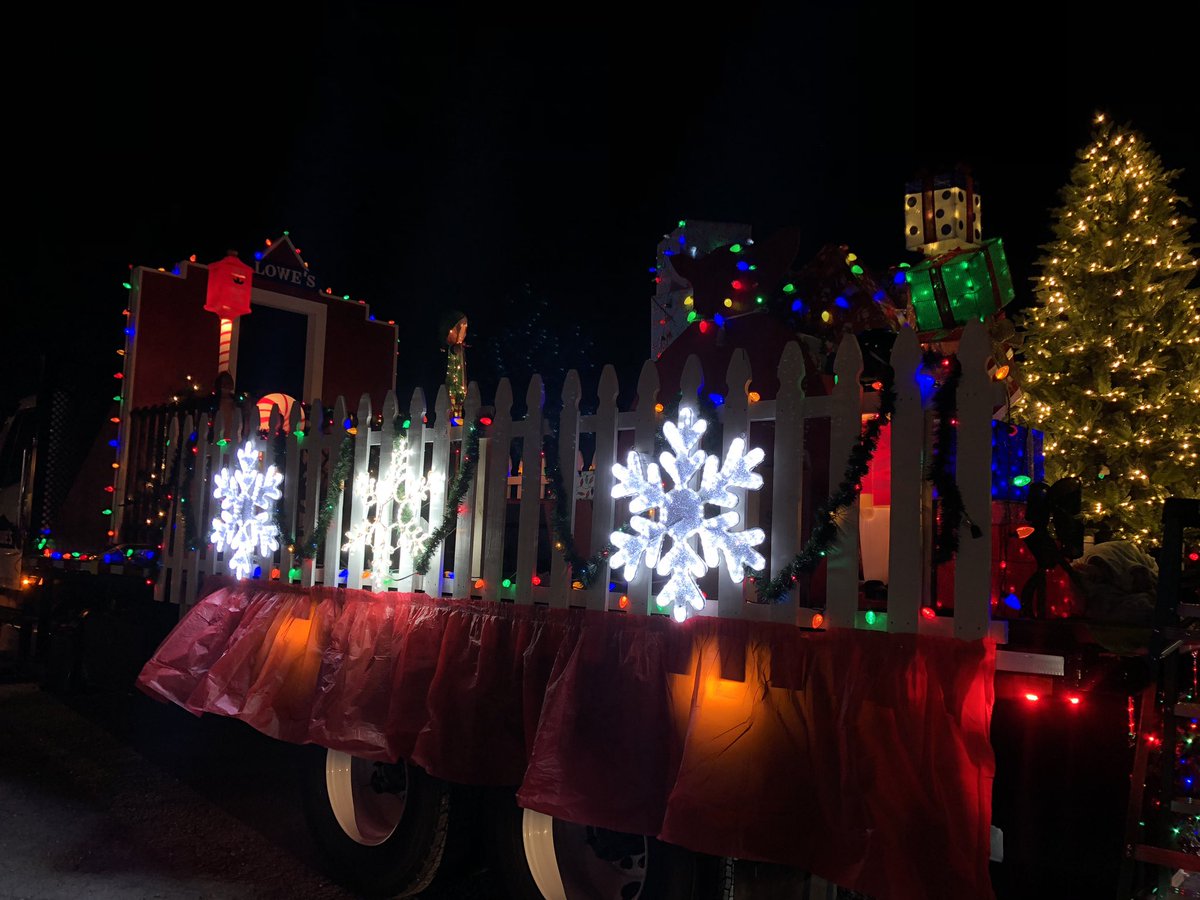 2591Lowes's tweet photo. A few more shots of the Bristol VA/TN Christmas Parade! Great job team! The float looked fantastic! https://t.co/dTWIfKRGEI