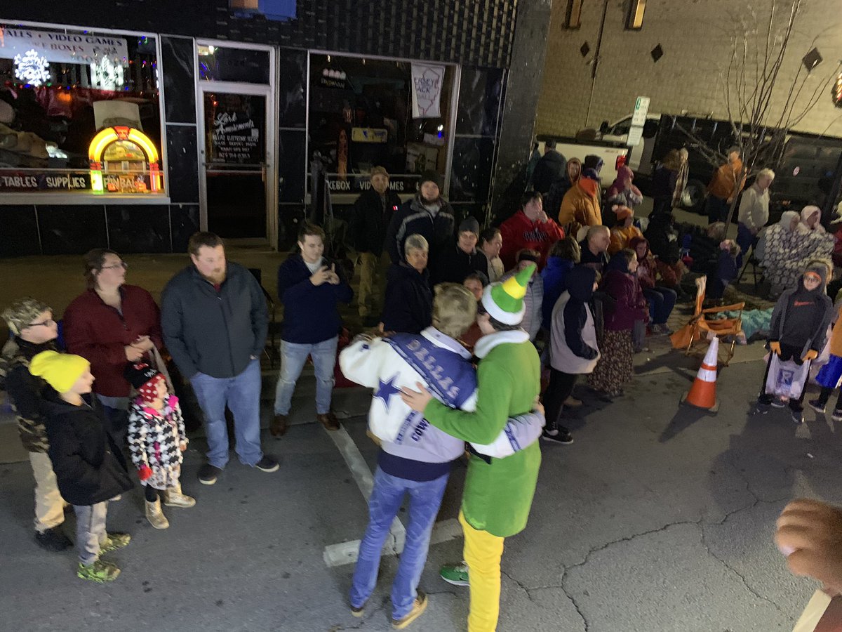 2591Lowes's tweet photo. A few more shots of the Bristol VA/TN Christmas Parade! Great job team! The float looked fantastic! https://t.co/dTWIfKRGEI