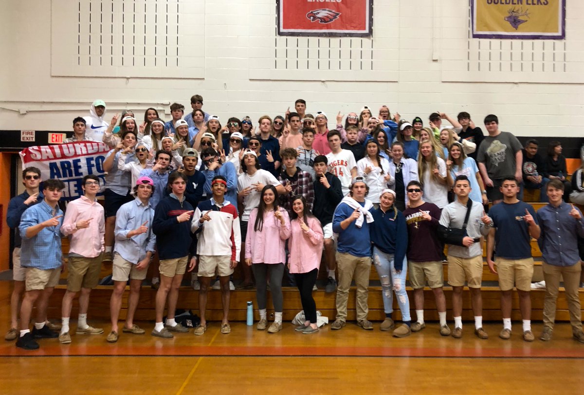 Sun_On_Top's tweet photo. Basketball opened the season with a 73-61 win vs Tome! #jellyszn #chadandbrad #broskis #saftb #totalfratmove #rshsbarstools #sunontop https://t.co/E0jlyTYsgN