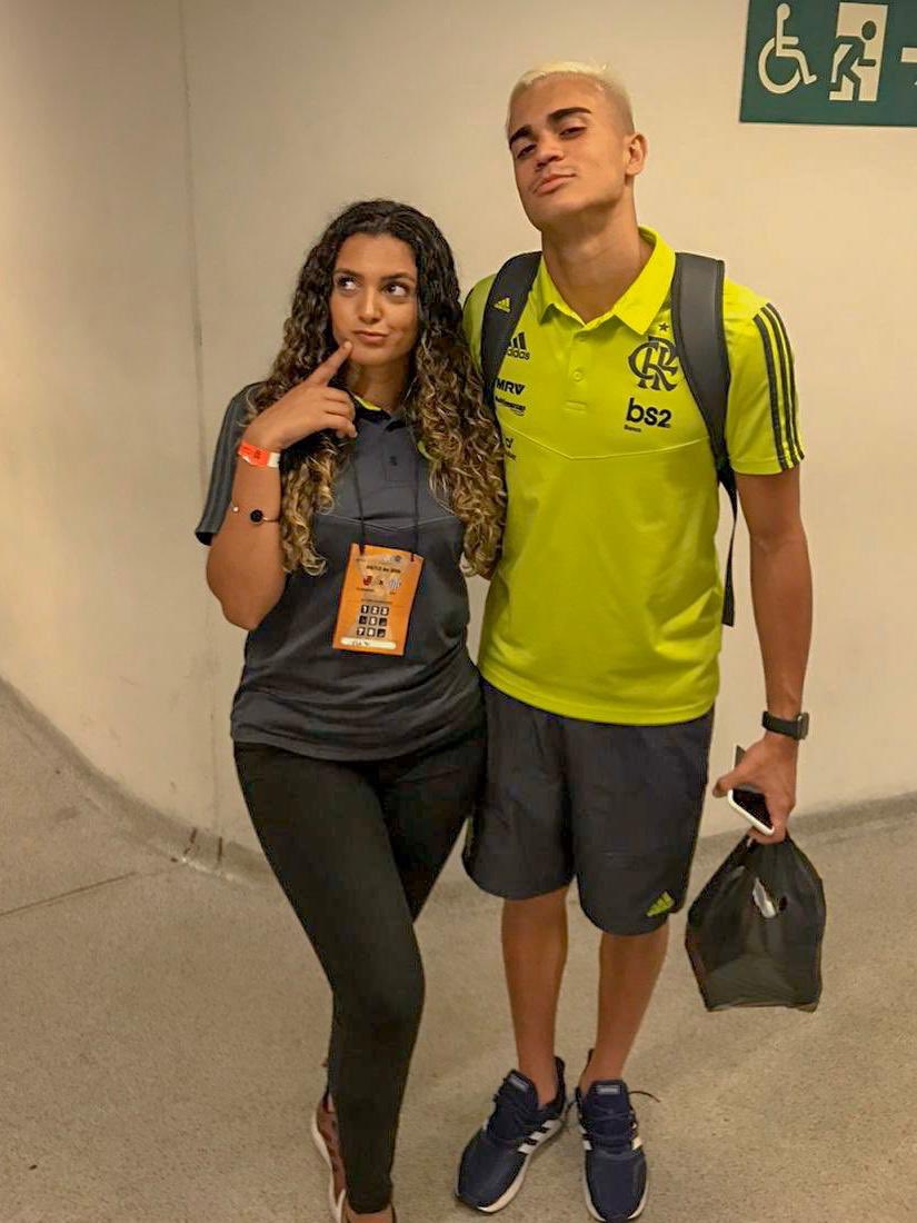 JulieCRF's tweet image. Sigo aqui tentando identificar se é meu parceiro João ou o @ReinierJesus_10 😂😂😂🥰