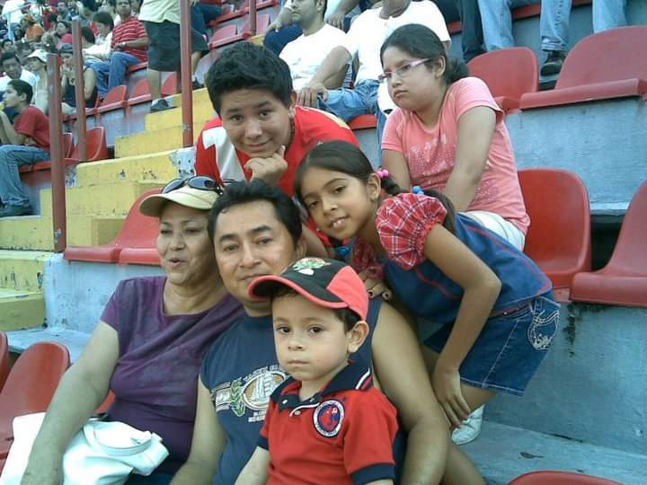 pacofruiz's tweet photo. @Tibugram @tachimorales Toda la familia https://t.co/YgRNyIeJAs