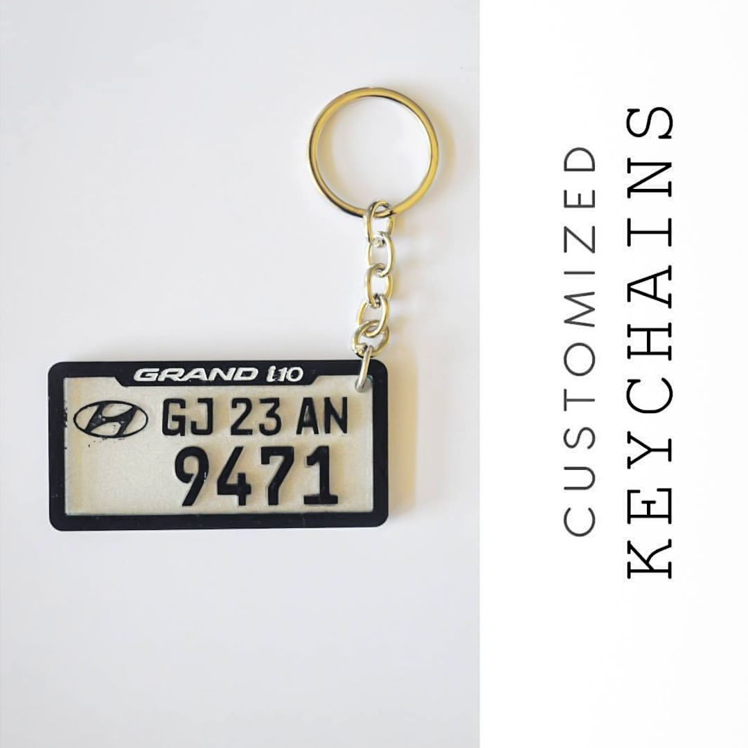 Fotovilla2's tweet photo. Order a customized keychain for your bike or car. We are offering pristine acrylic material square keychain. Order one now at https://t.co/ehLviopOvz https://t.co/JA7fm1mXpz