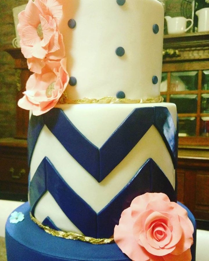 Aguscake's tweet photo. Les vengo a pedir un favor!!!

Tengo mi emprendimiento y vivo de esto, soy pastelera, hago mesas dulces, candy bar y tortas decoradas. 
Les dejo mi Instagram y algunas fotos para que vean lo que hago. 

Solo les pido un RT! 

Muchas gracias! 😍 https://t.co/LgrL0Je4jZ https://t.co/As4iCqdhRS