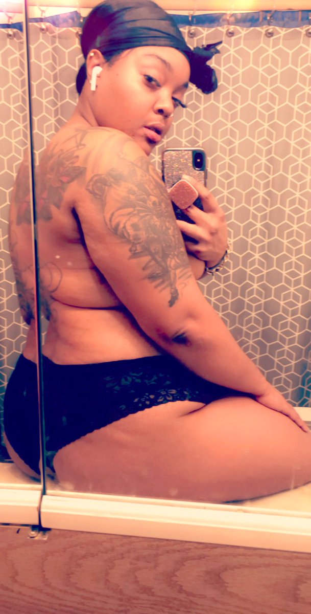 FineAssMommaaaa's tweet photo. No booty and rolls 🗣SOMEBODY LIKE IT, never thought I’d see this day! #WorkinProgress #BodyAppreciation #NoBooty #DinnerRolls #NBC #ShowerTime https://t.co/2W56PJOZbe