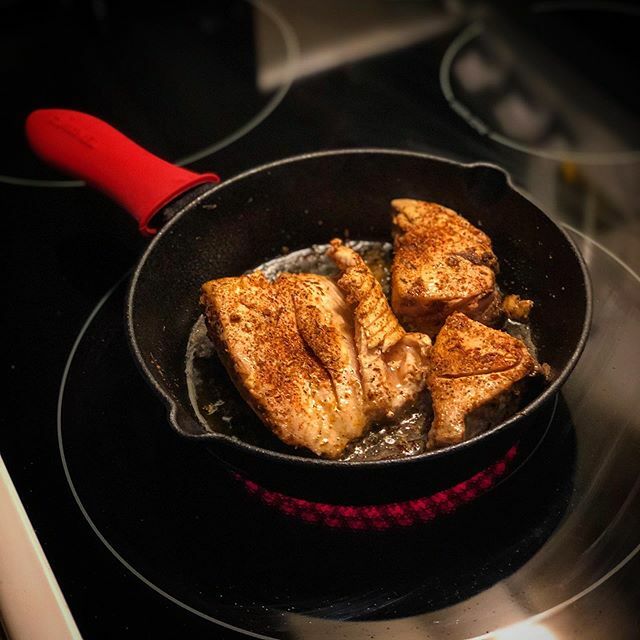 jdwolf's tweet photo. Even though I had dinner already... wahoo and fettuccine and white sauce with the kids, I still defrosted more in the sink while the family was sleeping, ‘cuz I’m greedy! Geez! I’m gonna have to go back to @costamoradafishing and Capt. Claude sooner than… https://t.co/lhJFAKNktN https://t.co/2fAY23hBpI