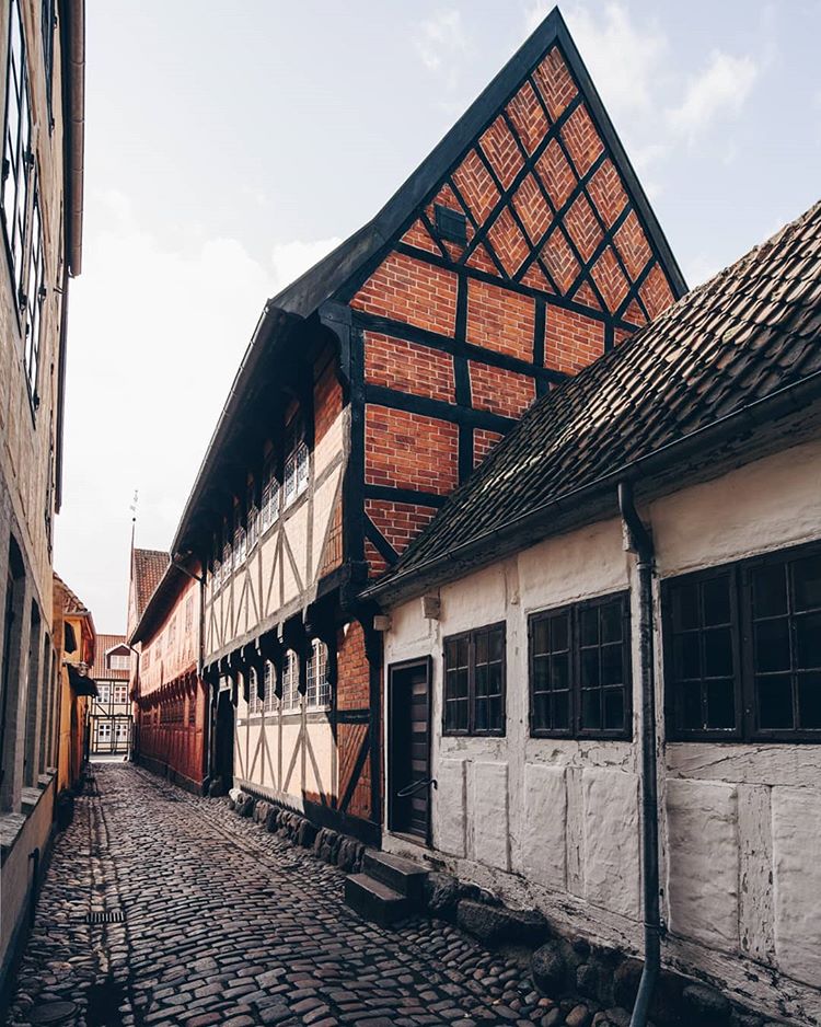 By building with the local tradition (in materials, techniques), you not only achieve economy, efficiency and predictable results, you also end up with that rarest of the rare, a real sense of place!  #Odense  #Denmark  #GoodUrbanism