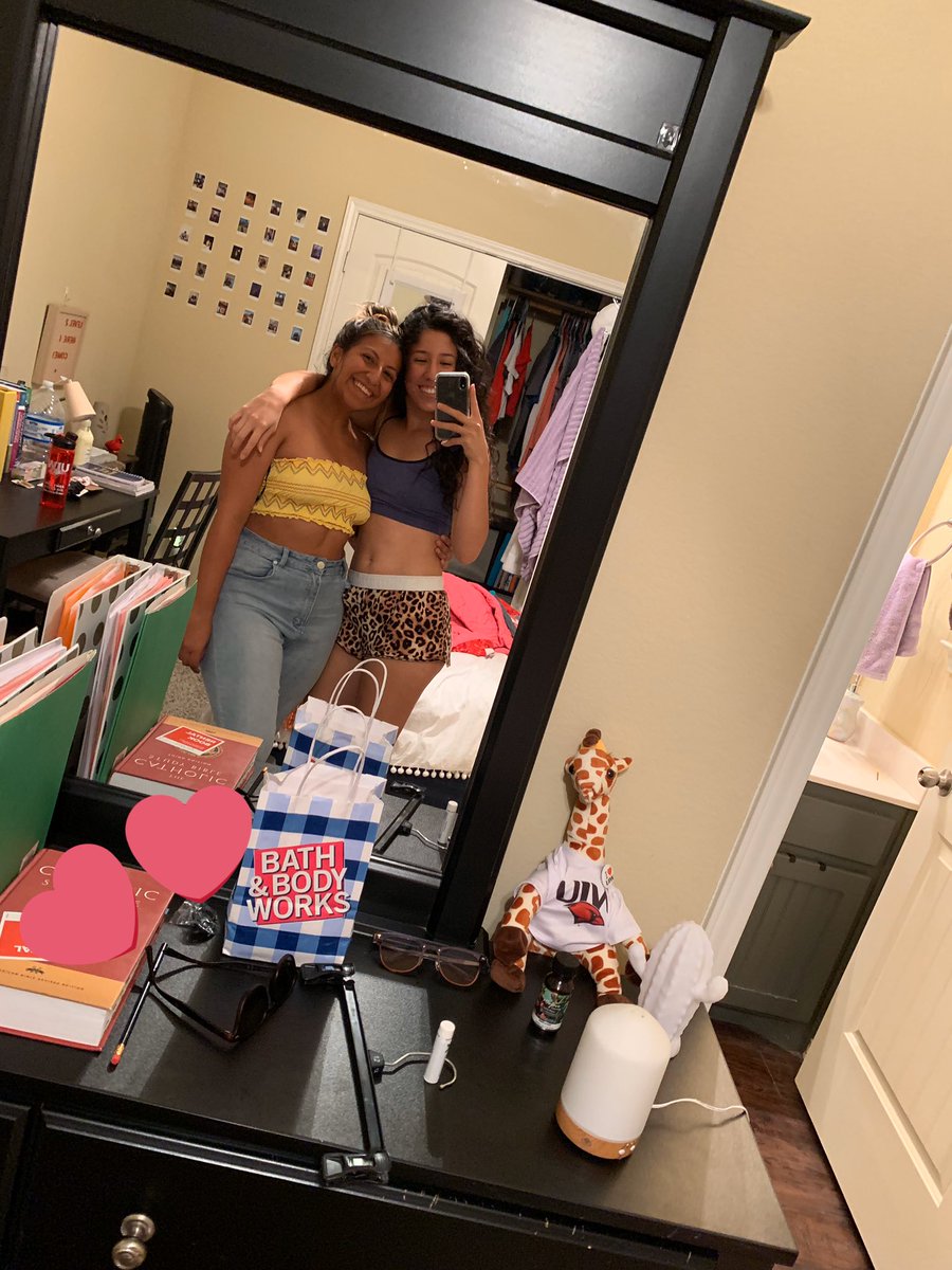 arianah1197's tweet photo. sooo many to choose from pero...
1. annoying mark like always :) #ripppp
2. the shark & flamingo floaty were the best things ever!!
3. night before birthday: getting ready selfie so you know it was gonna be fun
4. wine & the pearl just makes me happy https://t.co/u7M3X5Hqy8