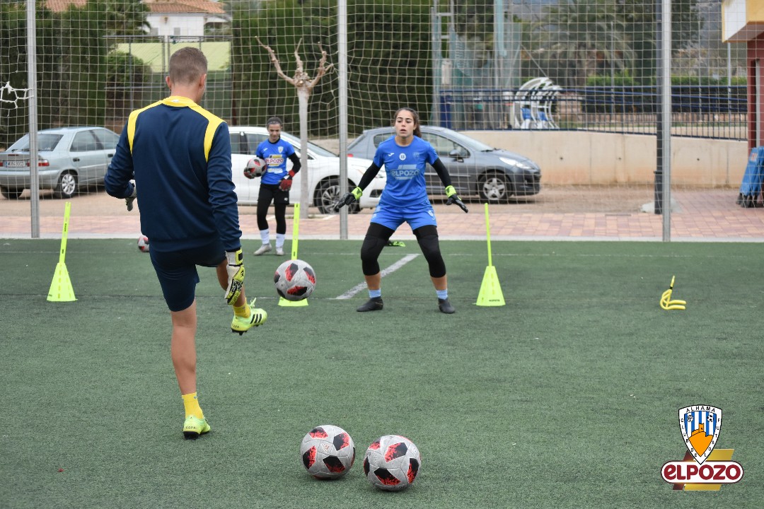 AlhamaElPozo's tweet photo. 📸 | Buenos días azulones! 💯

El equipo que dirige @randriACF entrena desde las 10:00 Horas en el césped del Guadalentín ✅

Última sesión antes de viajar mañana a tierras Canarias 💪⚽

#Jornada13
#RetoIberdrola https://t.co/3vxg6weRHQ