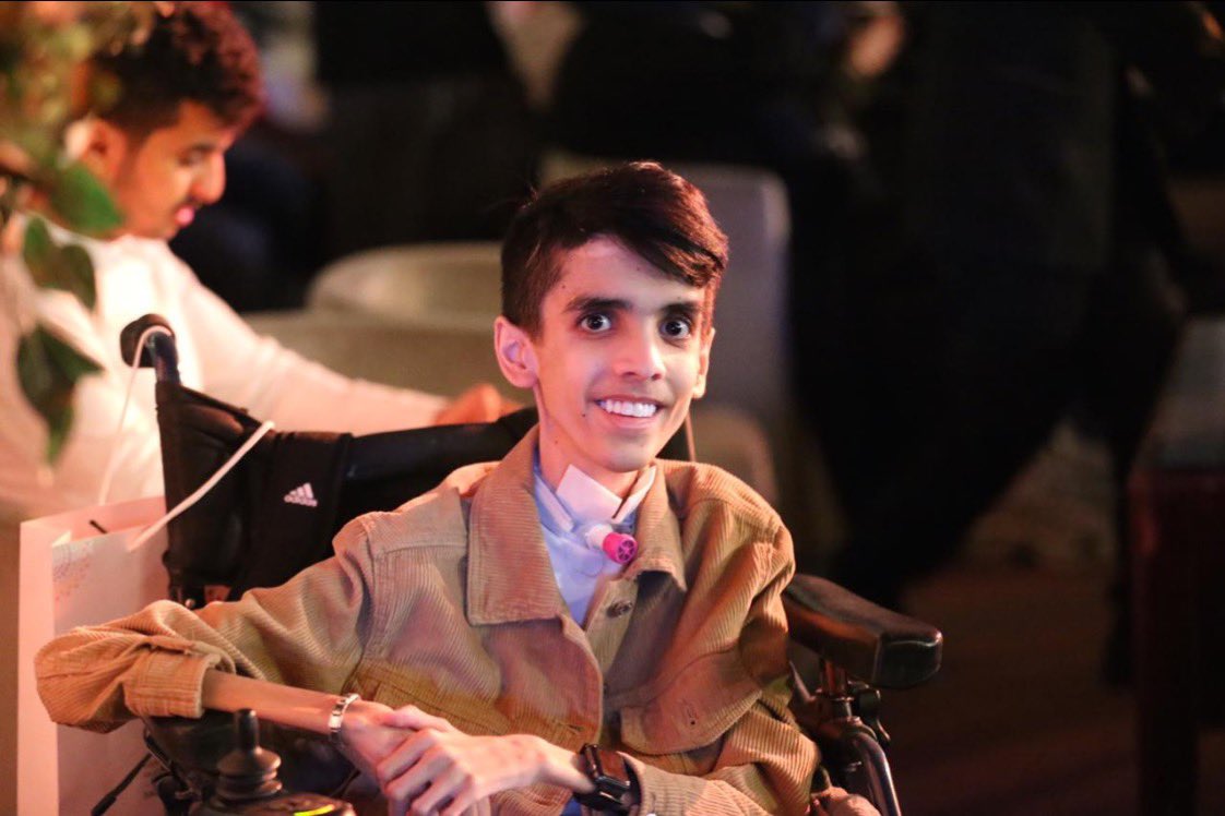 كل شعور أوجعك وجهد
أتعبك وخيبة خذلتك، كلما تراه يفوق قدرتك
ويستهلك طاقتك، حتی تلك المواقف التي
أحزنتك، اطمئن لیست عبثا ولا أكبر من عزيمتك،
الولاها لما زادت قوتك وبصيرتك، اتظن الله خلق
هذا الإحساس ليحطمه ويعجزك؟ كل ما أهمك
سيزول ولن يضيع عند الله صبرك وعملك،،، 
أمان الله التفاصيلك