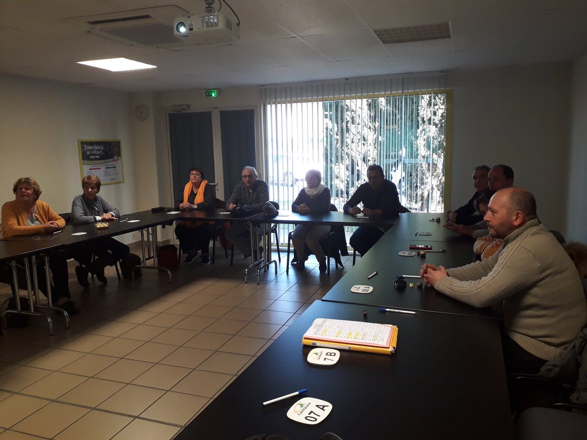 BuissonMarc2's tweet photo. @BuissonMarc2 c'est parti pour le stage centaure des présidents et des administeurs des Bouches du Rhône @GroupamaMed #prevention https://t.co/g88bFKfrER
