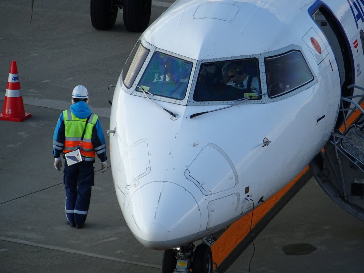marnyie's tweet photo. セントレアでの空き時間に
ちょっと撮ってみた

#中部国際空港
#飛行機 https://t.co/ydJOfabwTu