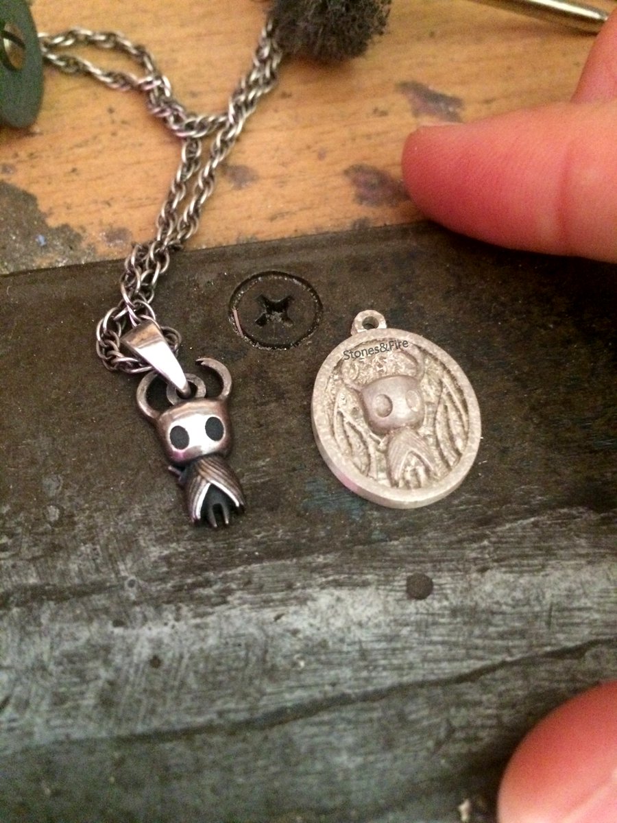 StonesAndFire's tweet photo. Answering the question about the sizes of #HollowKnight pendants I add these photos. I made them quick while creation is so the oval pendant isn't finished.
#metroidvania #namelessknight #thehollowknight #indiegame #hollowknighcosplay #hollowknightfanart #cherryteam https://t.co/Qqbha5QZvq