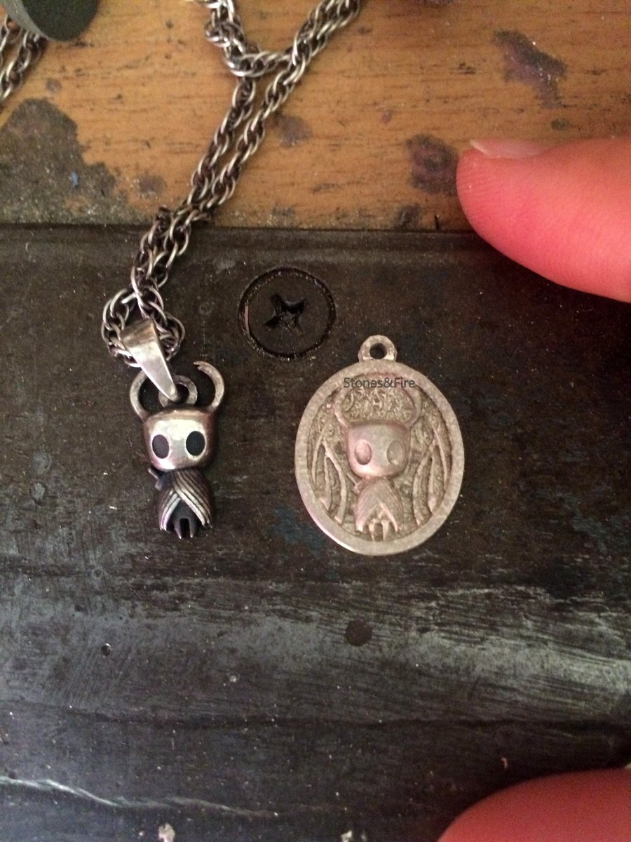 StonesAndFire's tweet photo. Answering the question about the sizes of #HollowKnight pendants I add these photos. I made them quick while creation is so the oval pendant isn't finished.
#metroidvania #namelessknight #thehollowknight #indiegame #hollowknighcosplay #hollowknightfanart #cherryteam https://t.co/Qqbha5QZvq