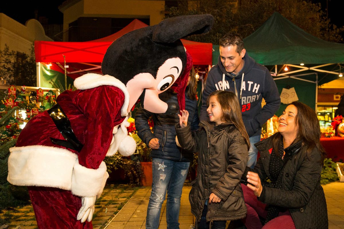 calella_bcn's tweet image. Bon dia #calellabcnlovers! Ja teniu la decoració nadalenca per aquestes festes? 🎄😍 Aquest cap de setmana, de 10 a 21h, a la plaça de l’Església, comença una nova edició del nostre tradicional Mercat de Nadal ⛄ El 6, 7, 8, 14 i 15 de desembre, no us ho perdeu!