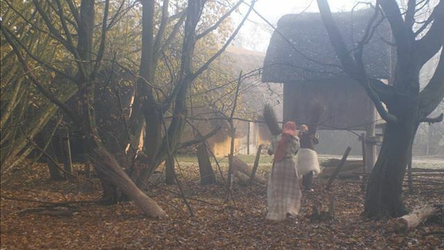 KERITH 2 // Photogramme Jour 4 🎬 #kerith #kerithwebserie #film #fantasy #cinema #cinematography #actor #costume #sewing #sew #gothic #medieval #nature #naturephotography #youtube #webserie #webseries #lumix #lumixgh5 #medievaldress #medievalclothing … ift.tt/366UK3X