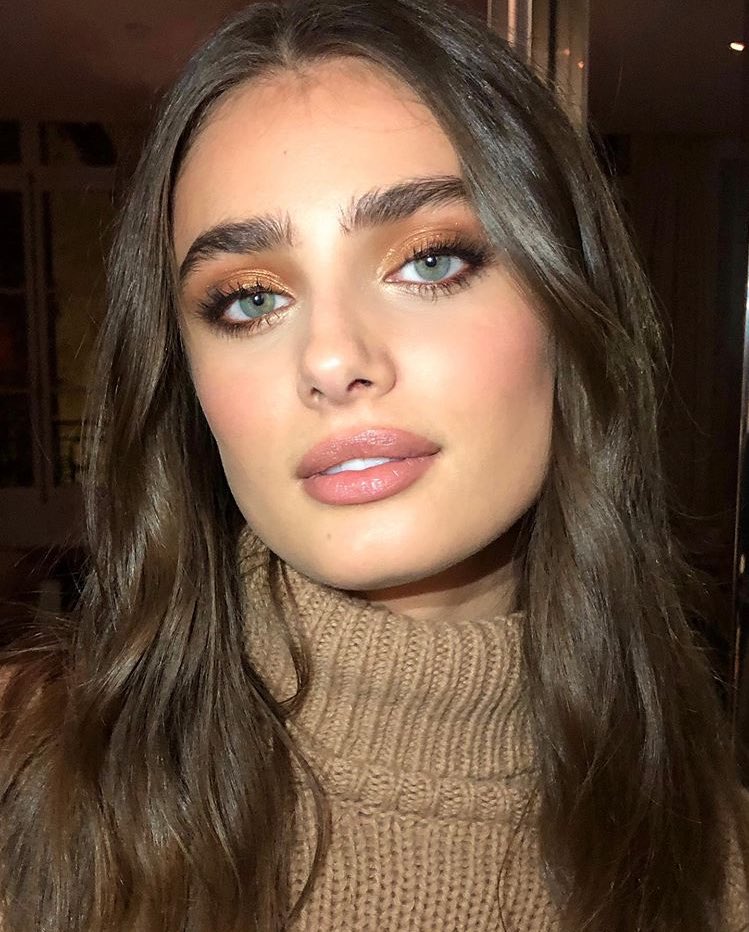 TaylorHillTR's tweet image. #TaylorHill in #Paris ✨
#makeup by Lisa Eldridge 💕