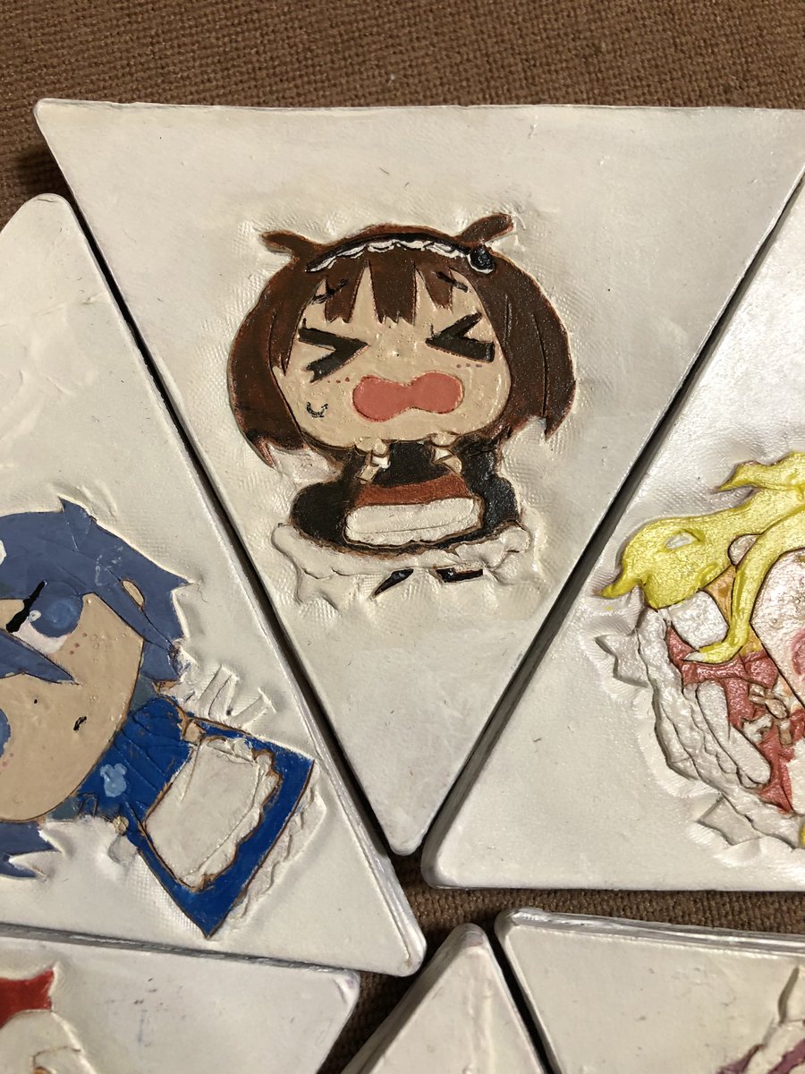 「小学校の同級生がひっこみゅのレザークラフトを作ってくれました!ありがとう〜! 」|サンカクヘッドのイラスト