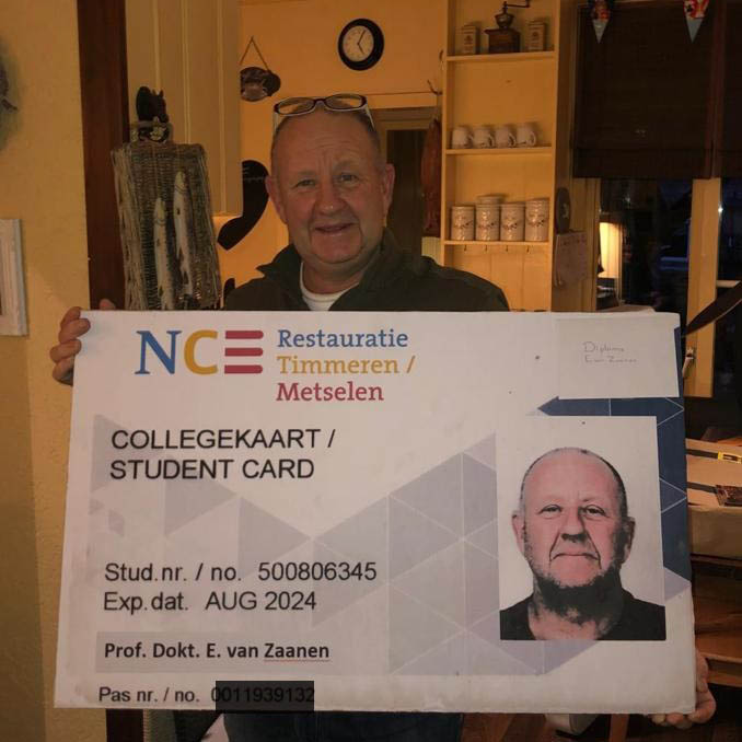 StichtingNCE's tweet photo. Die Sint! Kijk eens wat in de schoen zat van een van onze studenten van de opleiding Specialist Restauratie Timmeren/Metselen! Het is ten alle tijden verplicht de college-kaart op zak te hebben 😉.
#danku #sinterklaasje #vakmanschap #opleiding #restauratie   #timmeren #metselen https://t.co/9jtzC9yaT9