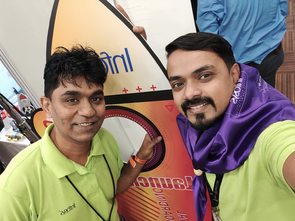 kirankerody's tweet photo. Look who showed up at our stall...#ibpmlearningandcareers @shivnextgen @weschool_blr
Dr. Anil Rao 😊 https://t.co/DS5JYo2lsX