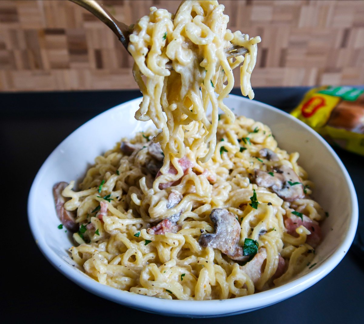 Luyanda_Maf's tweet photo. @MaggiLazenby 2 minute noodles are so versatile, there's so much you can do with a simple packet of 2 minute noodles without breaking the bank.
5 ingredients to make this delicious dish, packed with so much flavour and very minimal effort
#CookingWithMaggi #MaggiRecipe #Ad https://t.co/Mya1apBxdP