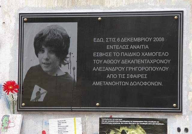 eleftheria161's tweet photo. Am 06.12.08 wurde der 15 jährige Alexis, nach einer verbalen Auseinandersetzung, von griechischen Cops ermordet. Es folgten monatelange Riots, die sich über ganz Griechenland ausbreiteten. In mehreren europäischen Ländern kam es zu Soliakitionen.
Δεν ξεχνάμε Αλέξη
#6thofdecember https://t.co/GIBesMsIPP