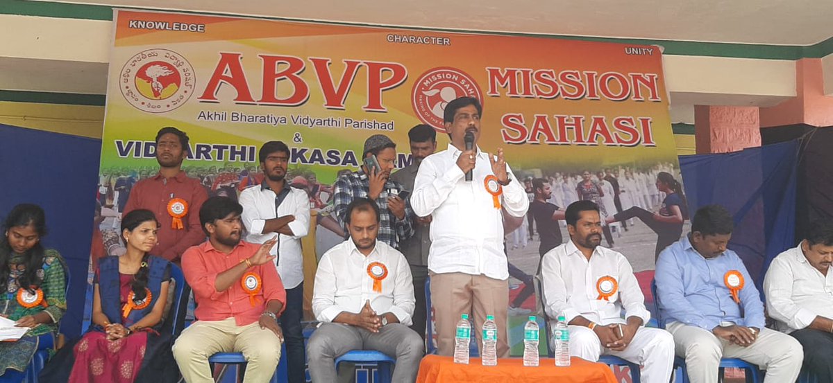 MSBabuOfficial's tweet photo. చిత్తూరు పివికెన్ కళాశాల నందు ఏబీవీపీ ఆధ్వర్యంలో మహిళల రక్షణ కరాటి శిక్షణ కార్యక్రమము నందు పాల్గొన్న పూతలపట్టు శాసనసభ్యులు ఎంఎస్ బాబు గారు మాట్లాడుతూ ఆడపిల్లలకు రక్షణగా ప్రభత్వం పని చేస్తున్నదన్నారు.
#AllTimeRecord4MindBlock https://t.co/9vGPzs4thH