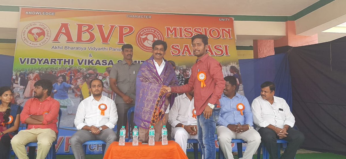 MSBabuOfficial's tweet photo. చిత్తూరు పివికెన్ కళాశాల నందు ఏబీవీపీ ఆధ్వర్యంలో మహిళల రక్షణ కరాటి శిక్షణ కార్యక్రమము నందు పాల్గొన్న పూతలపట్టు శాసనసభ్యులు ఎంఎస్ బాబు గారు మాట్లాడుతూ ఆడపిల్లలకు రక్షణగా ప్రభత్వం పని చేస్తున్నదన్నారు.
#AllTimeRecord4MindBlock https://t.co/9vGPzs4thH