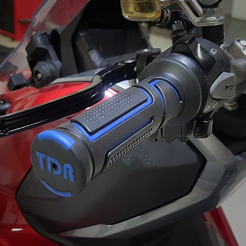 TDR_RACING's tweet photo. TDR Hand Grip MAGNUM made with special soft rubber and designed ergonomically to free your hands from fatigue while enhancing your style with striking colours. - https://t.co/JT6p3x7H6I
.
#Style #BodySystems #HandGrip #Magnum #Oneteamstore #GotoTheNextLevel #NextLevel #LevelUp https://t.co/vYDTWRl8Uc