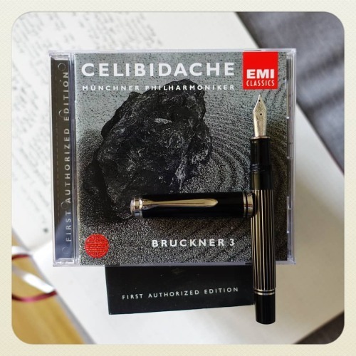 ClassicalCritic's tweet photo. #morninglistening to #Bruckner #Symphonies No.3 w/@Munich_Phil under #Celibidache on #EMIclassics / @WarnerClassics
Amazon: https://t.co/uAYF0jrjQ2
#SergiuCelibidache @deeplyclassical
#classicalmusic #classicalmusiccollection #classicalcdcollection #… https://t.co/sAvsrViLYS https://t.co/XhK9fOqyv8