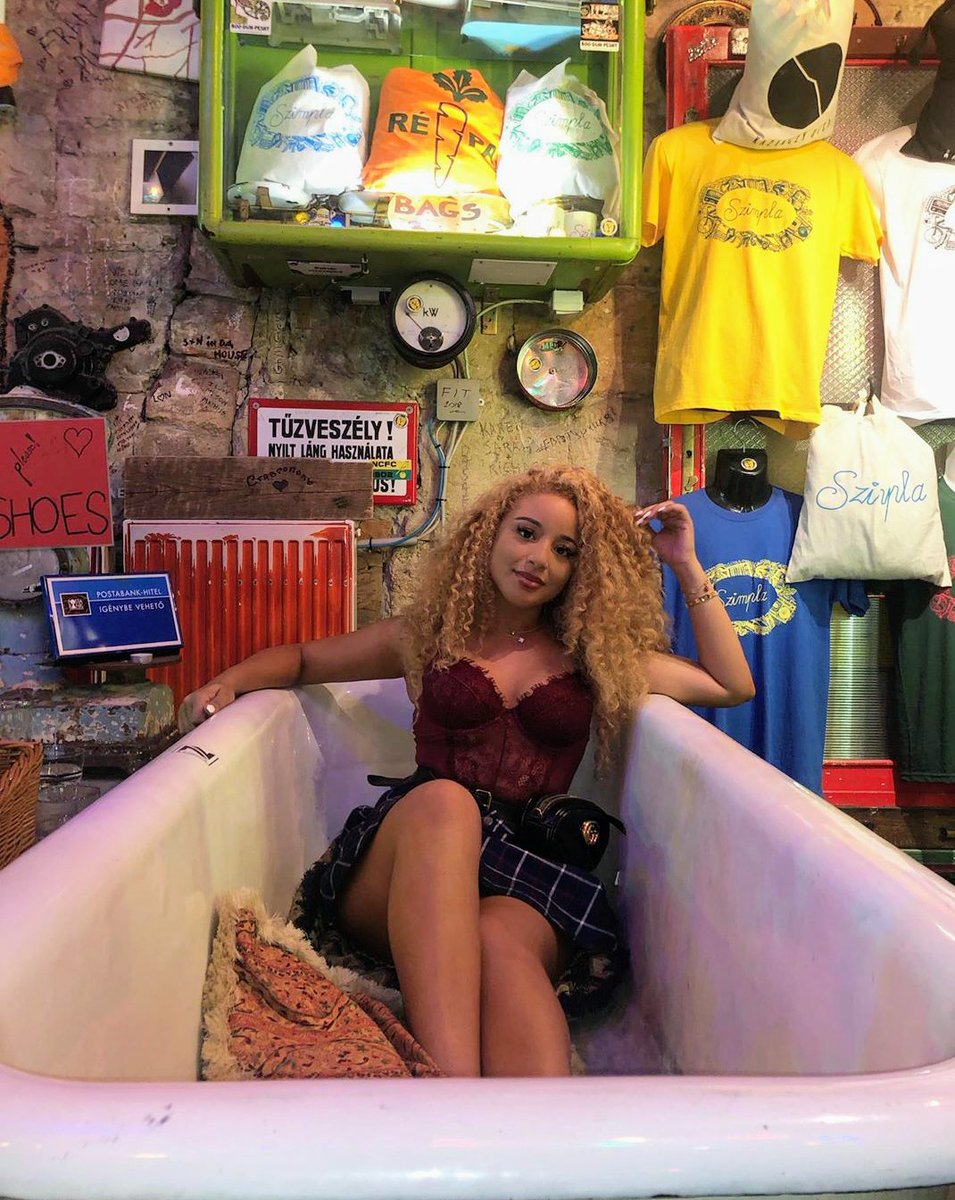 LoLondonBridges's tweet photo. More #TravelVibes from the Budapest trip!  The twin again with photo cred during our night out @ #RuinBars! #ModelLife #ILookGoodInFrontOfACamera https://t.co/H0WIgdlzLT