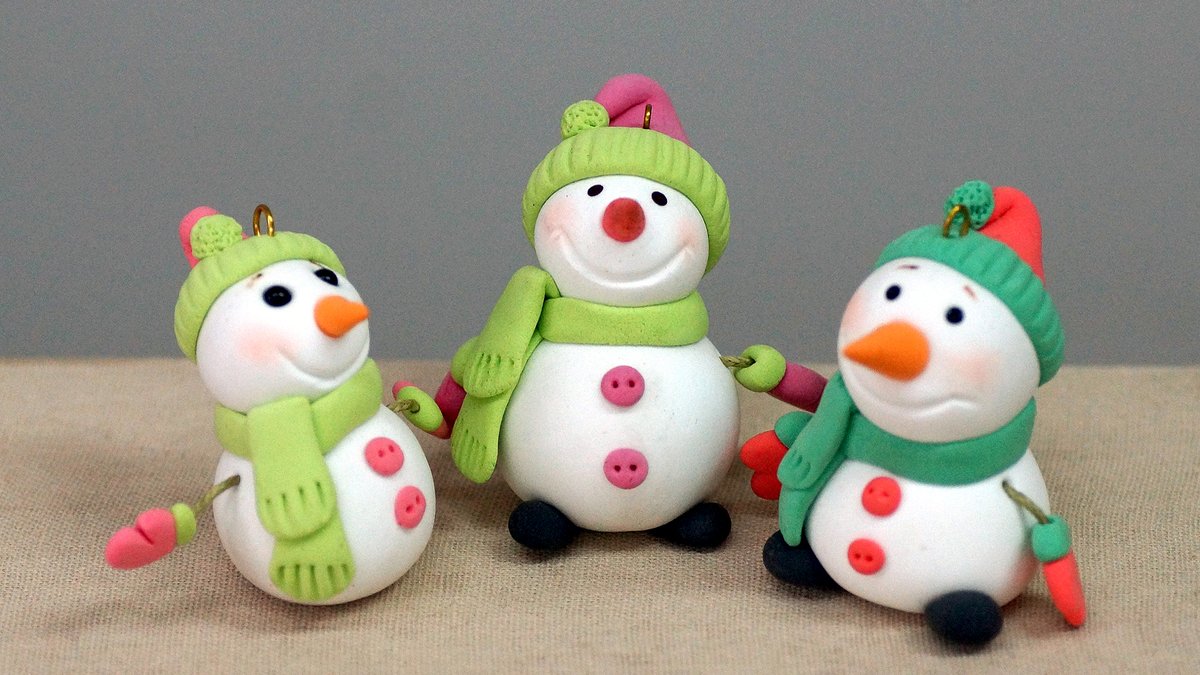 DelkiRu's tweet photo. #Снеговик из полимерной глины — елочная игрушка, сувенир на Новый год. Мастер-класс: https://t.co/iCOZtr7Je6 #DIY https://t.co/eZtO62XCp9