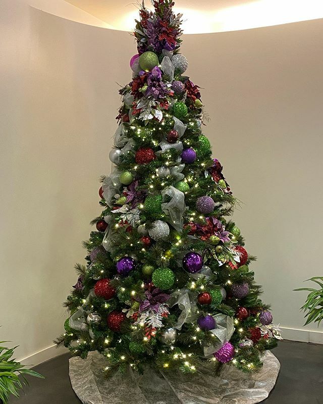 4everTam's tweet photo. My CHRISTMAS TREE................... at work 😜I #love the holidays 🌲 #ChristmasTreeGoals #merrychristmas https://t.co/JEaRLkpkcv