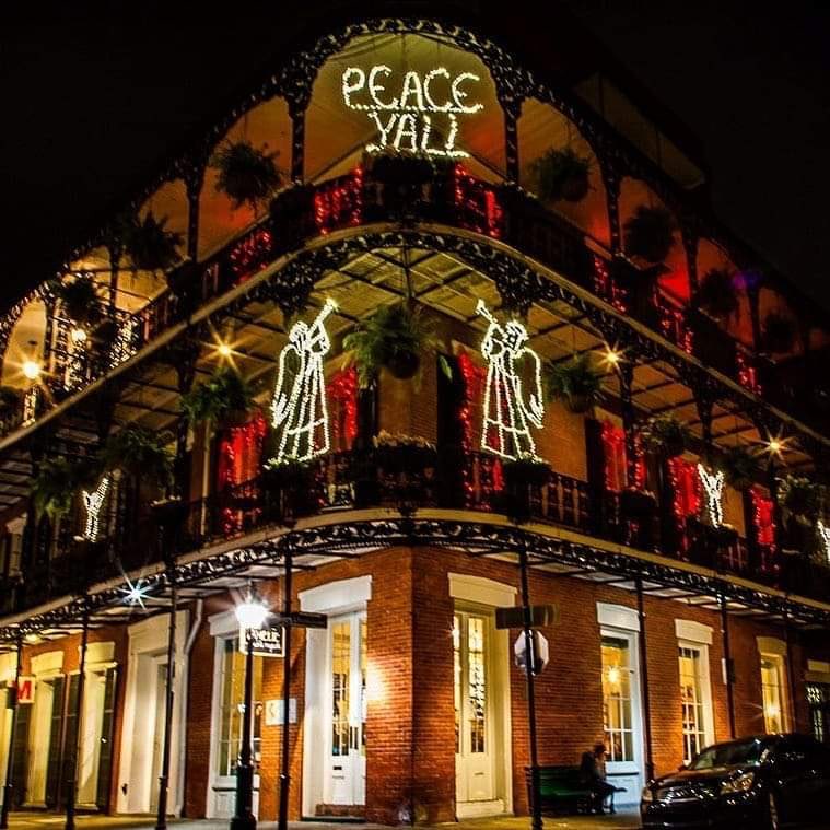 glfdv's tweet photo. Starting to look a lot like Christmas! ⁦@PetiteAmelieNO⁩ ⁦@AntoinesNOLA⁩ and the Opera Guild House (Garden District) Join us! #frenchquarter #neworleans #Christmas https://t.co/r4GhD0Hg4k